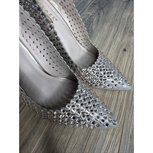 Glaze Women's Heels Size 7.5 Tan Pointed Gem Covered - Picture 2 of 12